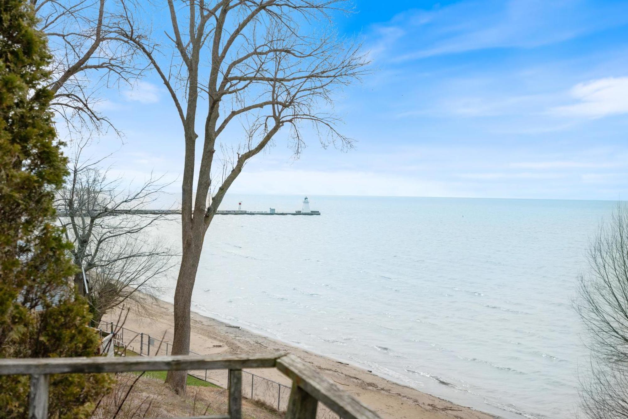 Luxe Lodges On Lake Erie Port Dover Exterior photo
