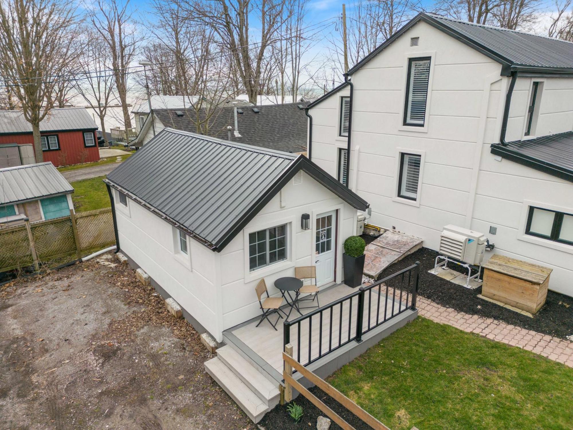 Luxe Lodges On Lake Erie Port Dover Exterior photo