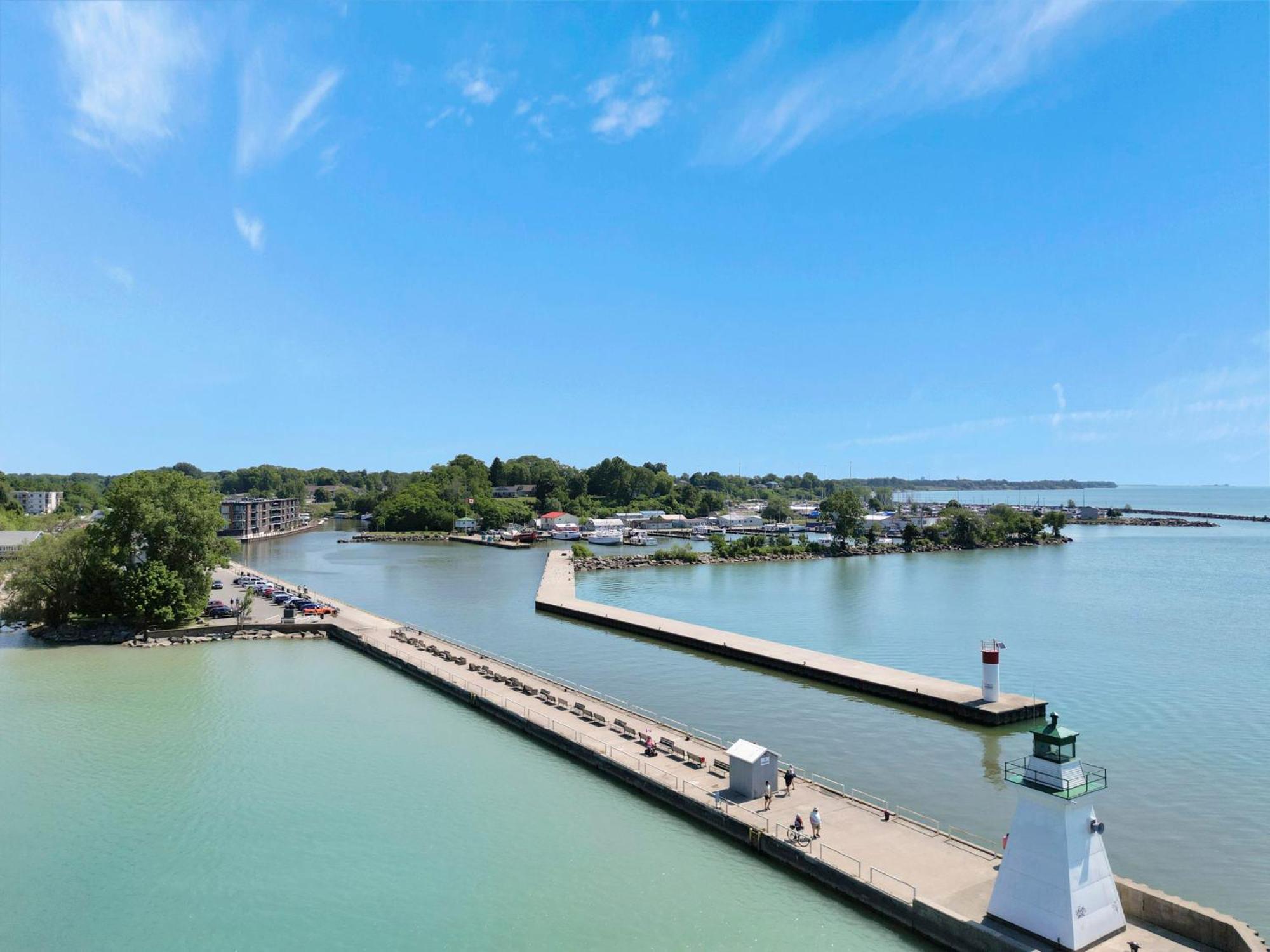 Luxe Lodges On Lake Erie Port Dover Exterior photo